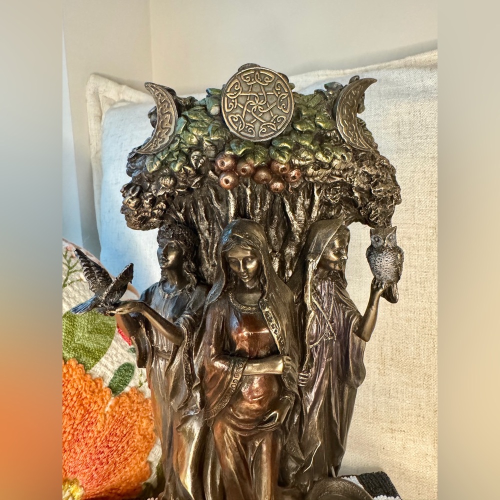 Bronze-Tone Goddess Home Art Sculpture - Decorative Figurine - Picture 8 of 9